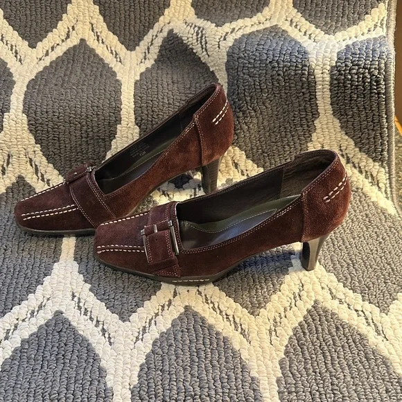 AEROSOLES Brown Suede Heels with Buckle - Picture 4 of 9